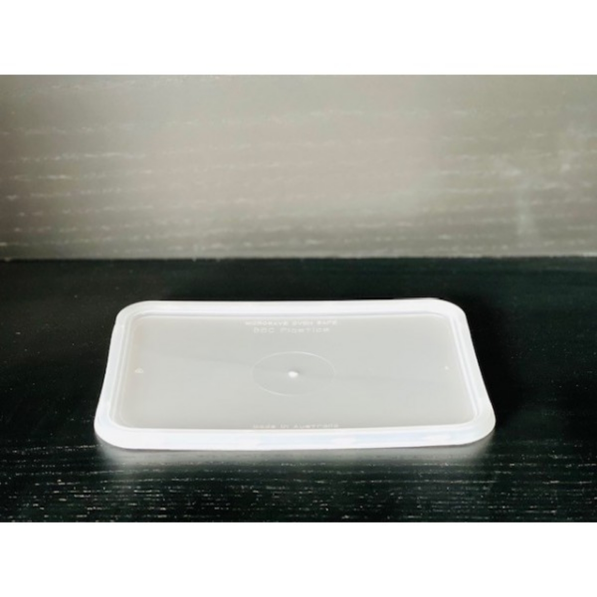 Picture of LID RECTANGLE FREEZER GRADE BBC PLASTICS 50/PACK
